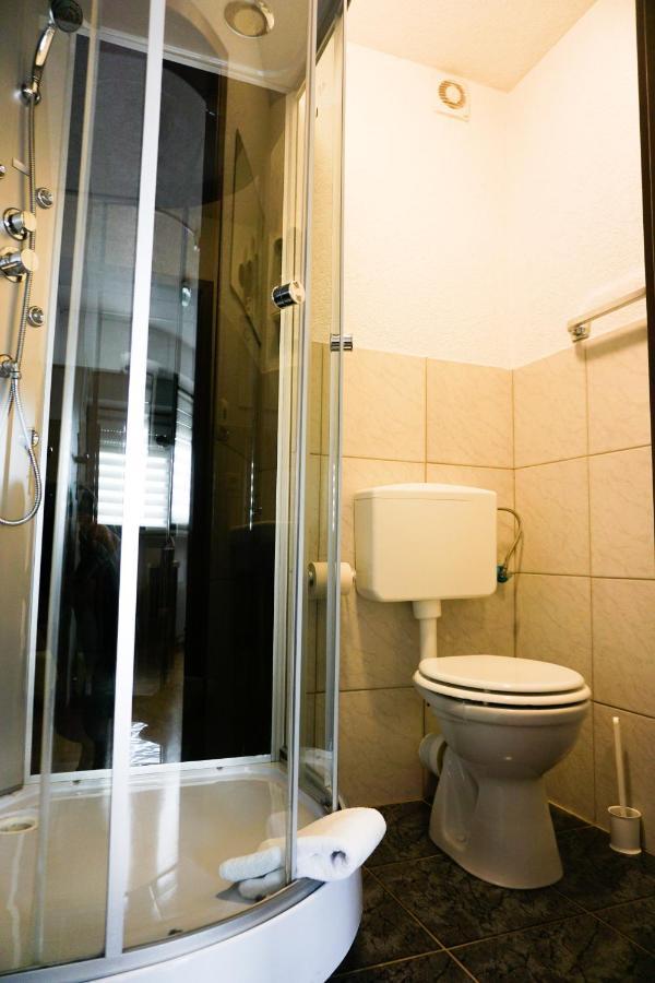 Schwäbisch Gmünd Hotel Kreuz מראה חיצוני תמונה